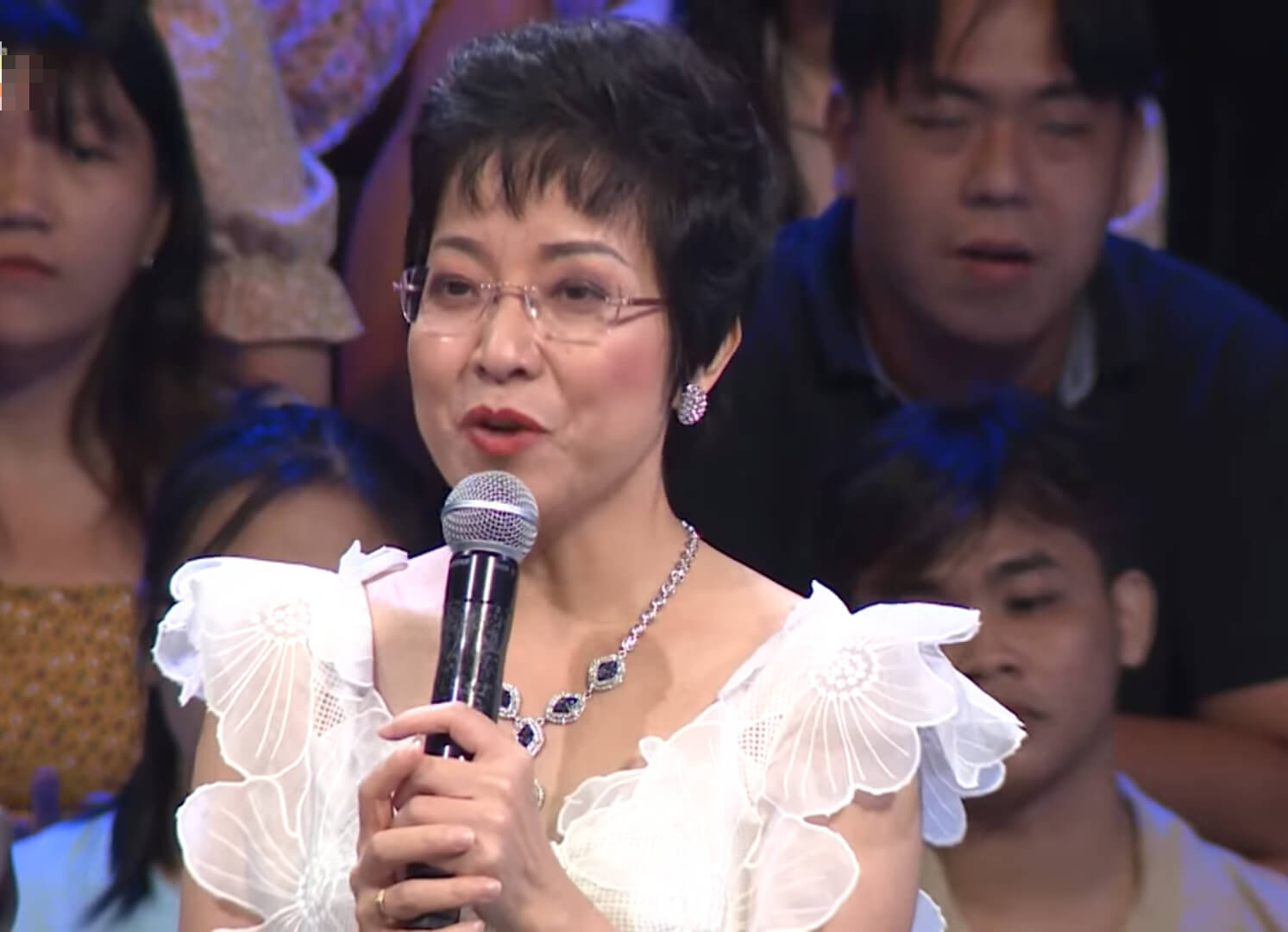 NSƯT Kim Tử Long: Không ai thay thế được giọng hát của NSƯT Minh Phụng 5 NSƯT Kim Tử Long: Không ai có thể thay thế được giọng hát của NSƯT Minh Phụng - Ảnh 4